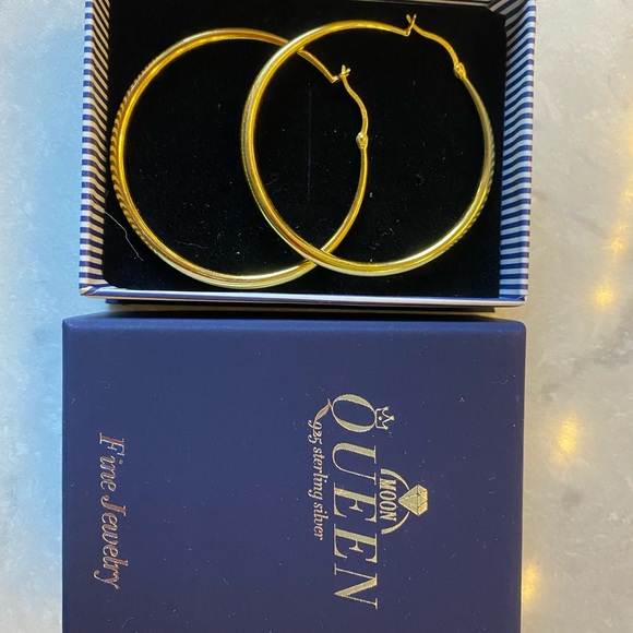 Gold Hoop Earrings 5 mm NIB - Picture 2 of 5